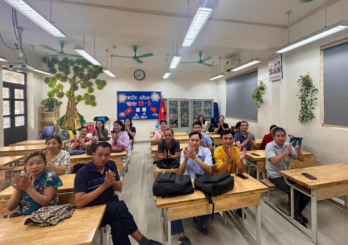 Điểm hỗ trợ tại xã Phù Đổng mở cửa phòng học, bố trí nơi nghỉ ngơi cho phụ huynh và thí sinh trong thời gian diễn ra Kỳ thi tốt nghiệp THPT năm 2026.