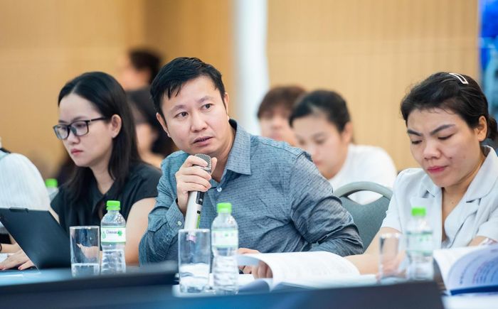 Ông Phan Mạnh Hà, Giám đốc Đối ngoại Shopee đóng góp ý kiến. Ảnh: VCCI