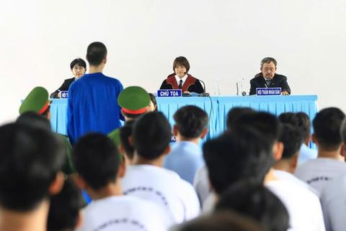 Quang cảnh phiên xét xử