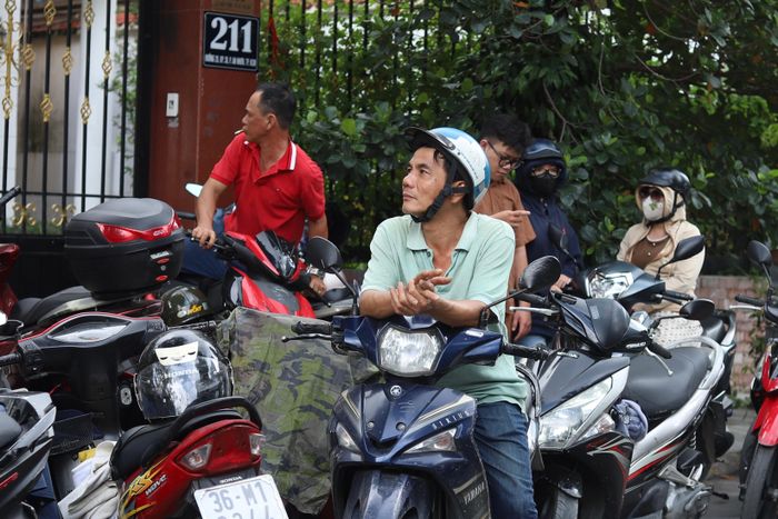 Thấp thỏm, lo lắng cùng con trong kỳ thi quan trọng