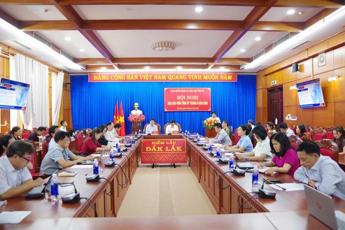 Quang cảnh hội nghị.