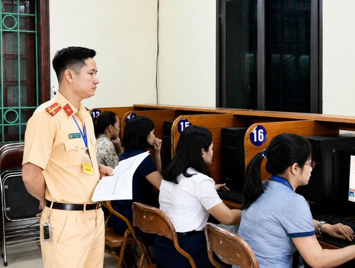 Bộ Công an đang lấy ý kiến đối với dự thảo Thông tư quy định về sát hạch, cấp giấy phép lái xe; cấp, sử dụng giấy phép lái xe quốc tế.