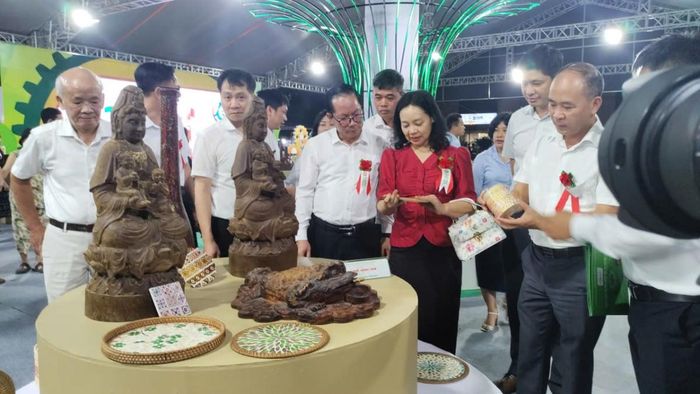 300 gian hàng tham gia Hội chợ sản phẩm công nghiệp nông thôn năm 2026.