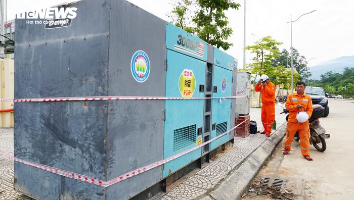 Tỉnh Quảng Ninh bố trí máy phát điện dự phòng cùng cán bộ túc trực tại tất cả 39 điểm thi trên địa bàn tỉnh. (Ảnh: Tiến Thắng)