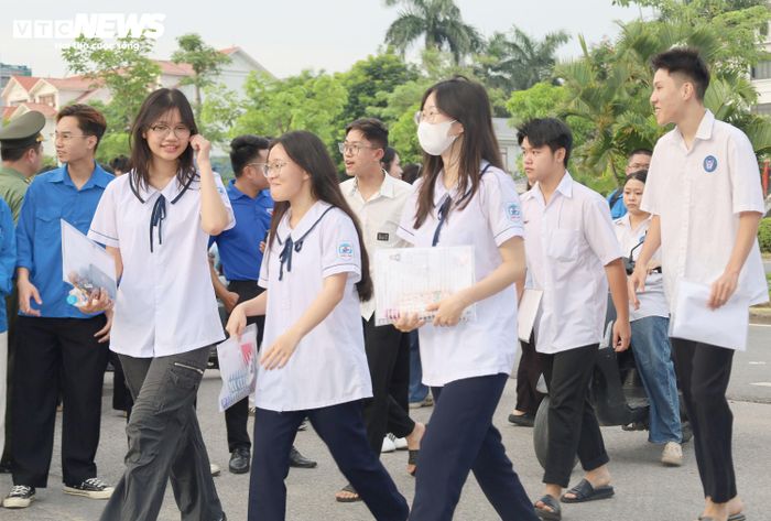 Theo ghi nhận, thí sinh bước vào kỳ thi với tâm thế tự tin, khá thoải mái.
