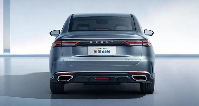 Thiết kế đuôi xe duy trì phom dáng tổng thể của phiên bản chạy xăng truyền thống.