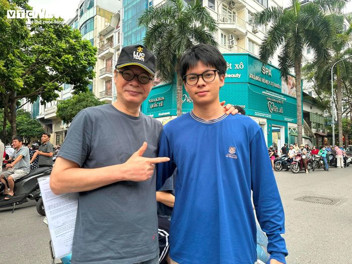 Thí sinh Trần Tú, con trai NSND Trần Lực tâm trạng thoải mái sau môn thi Toán.