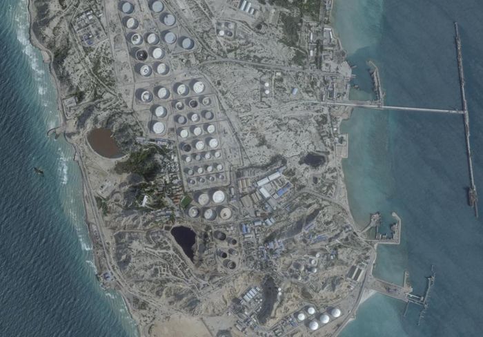 Trạm trung chuyển dầu tại đảo Kharg, Iran. (Ảnh: Reuters)