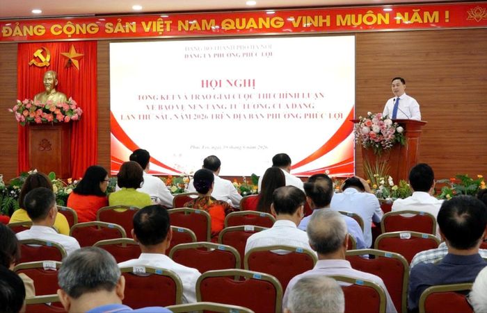 Phó Bí thư Thường trực Đảng ủy, Trưởng Ban Tổ chức cuộc thi Nguyễn Xuân Hiền phát biểu tổng kết buổi trao giải. Ảnh: Đức Cường