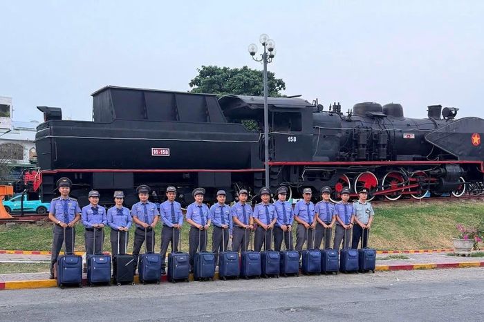Các thành viên Tổ tàu SNT4. Ảnh: VNR