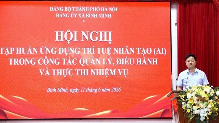 Chủ tịch UBND xã Bình Minh Nguyễn Đăng Việt phát biểu tại hội nghị. Ảnh T. Đạt