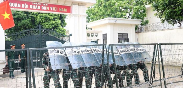 Đoàn kiểm tra tại Trung đoàn Bộ binh 59. Ảnh: QP