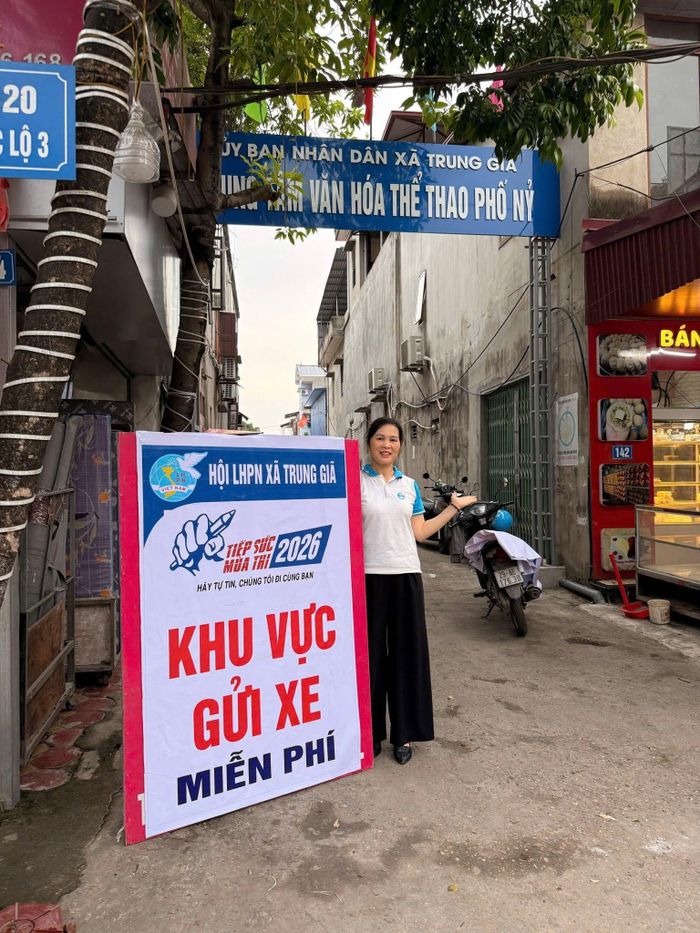 Điểm gửi xe miễn phí. Ảnh: Hồng Sáng