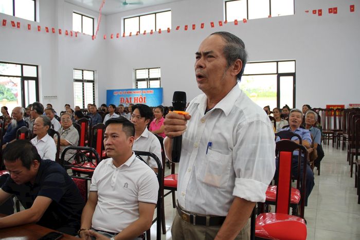 Cử tri Lê Quang Trung (thôn Hà Xá) nêu kiến nghị tại buổi tiếp xúc cử tri. Ảnh: Biên Phạm