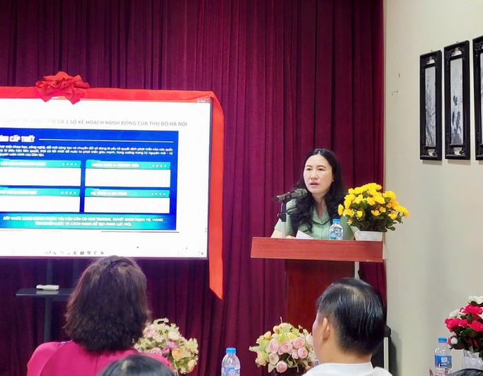 Bí thư Đảng ủy phường Ngọc Hà Đỗ Thị Lan Hương phát biểu tại buổi lễ. Ảnh: PV