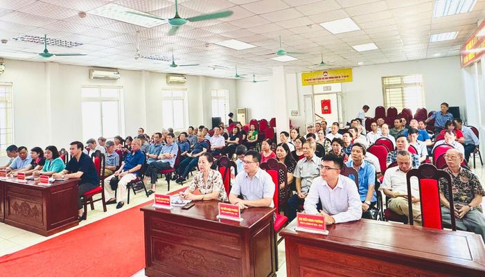Hơn 250 cử tri phường Hồng Hà tham gia tiếp xúc cử tri. Ảnh: PV