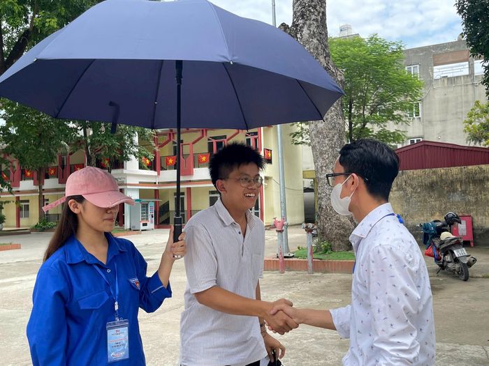 Thí sinh tham gia thi tốt nghiệp THPT trên địa bàn xã Phúc Thịnh. Ảnh: Thanh Hà