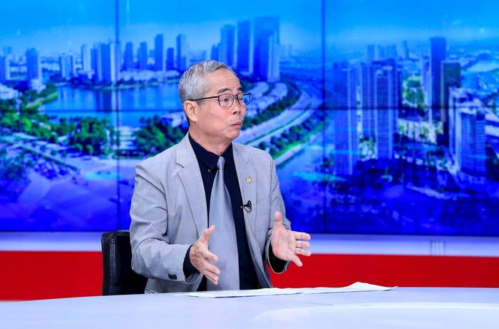 KTSTrần Huy Ánh trao đổi tại Chương trình. Ảnh: Quang Thái