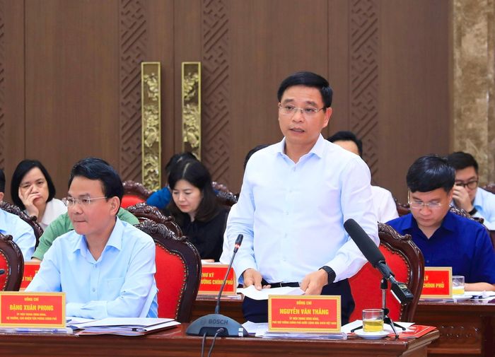 Phó Thủ tướng Chính phủ Nguyễn Văn Thắng đánh giá cao kết quả thu ngân sách của Hà Nội trong 5 tháng đầu năm 2026. Ảnh: Quang Thái