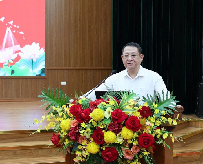 Thành ủy viên, Bí thư Đảng ủy, Chủ tịch HĐND xã Tiến Thắng Hoàng Anh Tuấn phát biểu tại hội nghị. Ảnh: PV