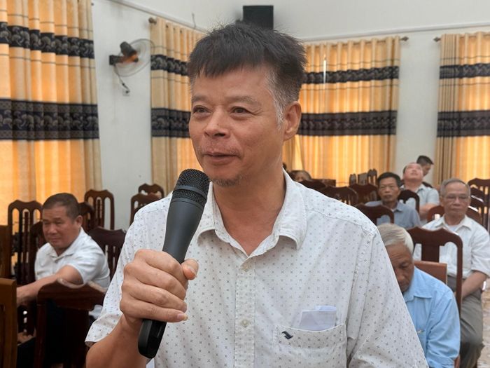 Cử tri xã Trần Phú kiến nghị nhiều vấn đề liên quan đến đất đai, thủy lợi và hạ tầng dân sinh tại hội nghị. Ảnh: PV