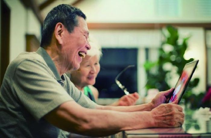 Có 3 thứ đáng để đầu tư sớm vì chúng liên quan trực tiếp đến sức khỏe, sự an tâm và chất lượng cuộc sống khi về già. Ảnh MH