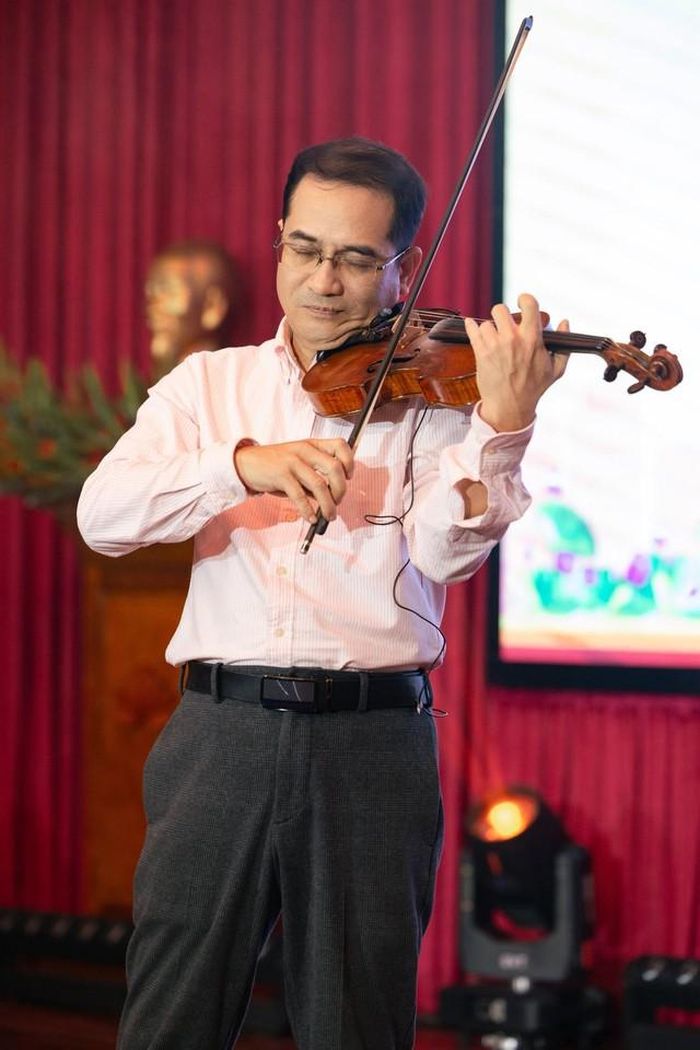 Nghệ sĩ Nguyễn Xuân Huy thỉnh thoảng mới xuất hiện trong một vài sự kiện quan trọng, thời gian còn lại anh bận rộn với công việc sáng tạo cho nghệ thuật.