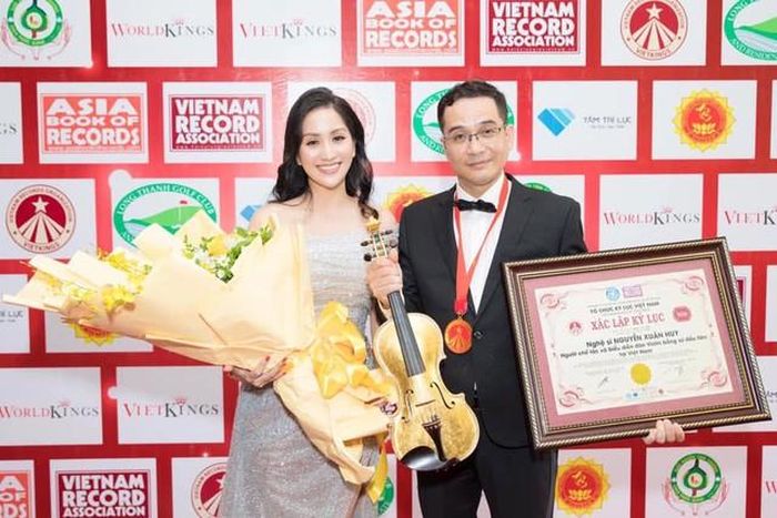 Tuy vậy, trong mắt gia đình và giới chuyên môn, anh luôn được đánh giá là một nghệ sĩ có cá tính riêng, đam mê mãnh liệt và không ngừng theo đuổi những giá trị nghệ thuật độc đáo.