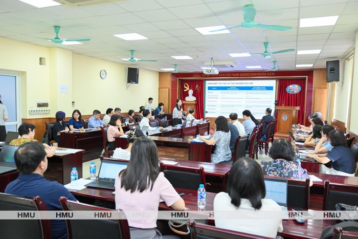 Quang cảnh cuộc họp.