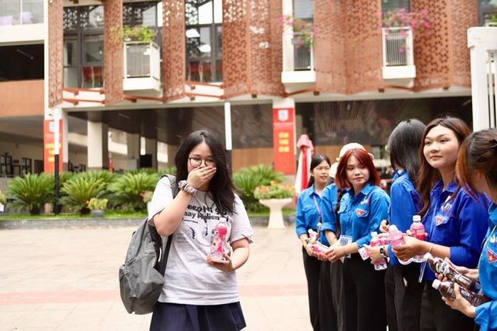 Chiều nay (11/6), các thí sinh sẽ tiếp tục bước vào môn thi thứ hai là môn Toán theo hình thức trắc nghiệm khách quan, thời gian làm bài 90 phút.