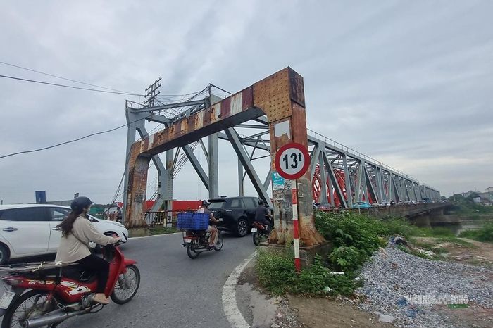 Cầu Đuống là một trong những cây cầu lâu đời nhất của Hà Nội vẫn còn khai thác đến nay.