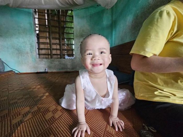 Sau khi được quan tâm, chăm sóc, cháu bé trở nên vui vẻ, các vết thương dần lành lại.