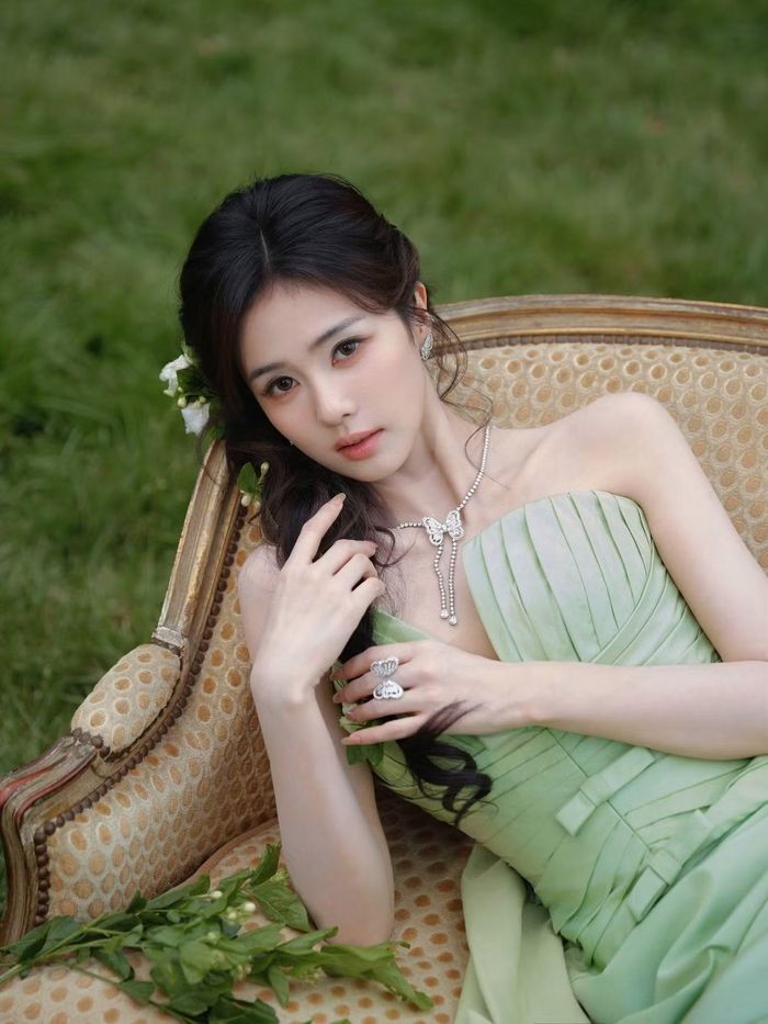 Bạch Lộc đang gặp nhiều ồn ào đời tư.
