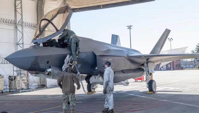 Tính tới năm 2026, hơn 1.300 máy bay chiến đấu F-35 đã được bàn giao cho các lực lượng vũ trang trên toàn thế giới. Chương trình này tiếp tục giữ vai trò trung tâm trong chiến lược không quân của Mỹ và nhiều đồng minh.