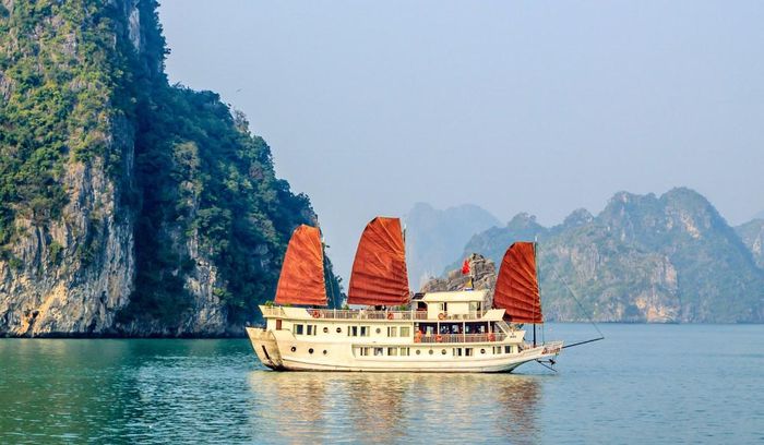 Hạ Long ghi nhận mức tăng trưởng mạnh nhất với lượng tìm kiếm lưu trú tăng gần ba lần so với giai đoạn trước. Ảnh: TL
