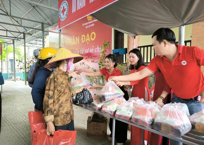 Nhiều hoạt động ủng hộ, hỗ trợ người có hoàn cảnh khó khăn, yếu thế được các cấp Hội Chữ thập đỏ thực hiện trong Tháng Nhân đạo năm 2026.