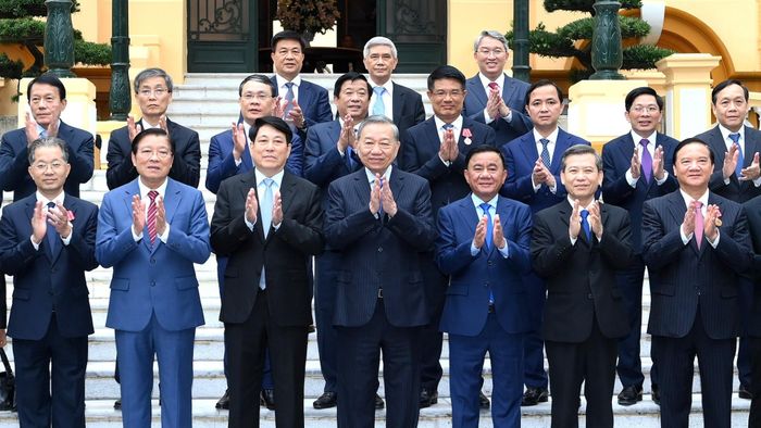 Tổng Bí thư, Chủ tịch nước Tô Lâm và các lãnh đạo, nguyên lãnh đạo Đảng, Nhà nước và các đại biểu dự hội nghị. Ảnh: NHÂN DÂN