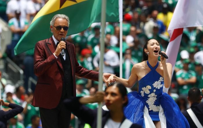  Danh ca người Italy, Andrea Bocelli một lần nữa góp mặt tại các sự kiện bóng đá lớn. Ảnh: Reuters. 