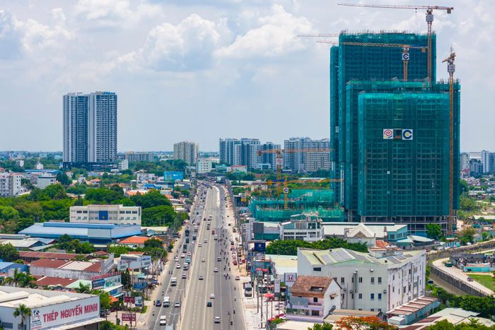  Đoạn từ Ngã ba Ông Bố đến Vành đai 3 đã cơ bản hoàn thành mở rộng lên 8 làn xe, góp phần giảm ùn tắc cửa ngõ TP.HCM. 
