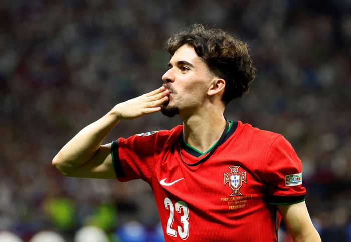  Vitinha thi đấu với cường độ liên tục trong một năm qua. Ảnh: Reuters. 
