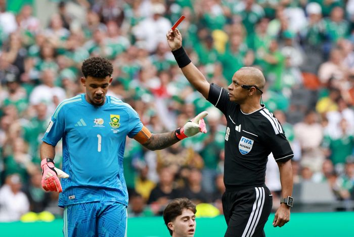 FIFA trang bị nhiều công nghệ cho trọng tài tại World Cup 2026. Ảnh: Reuters.