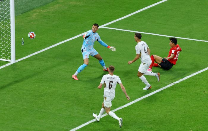 Đến phút 80, cầu thủ vào sân thay người trong hiệp hai, Oh Hyeon-gyu ghi bàn nâng tỷ số 2-1. Đây cũng là kết quả cuối cùng của trận đấu. Hàn Quốc lội ngược dòng thành công để đánh bại CH Czech, qua đó tạm thời leo lên ngôi nhì bảng A.