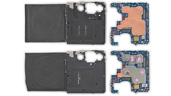  iFixit đã tháo bo mạch chủ và cho thấy phần linh kiện bên trong của 2 thiết bị gần như trùng khớp hoàn toàn. Cả 2 đều sử dụng chip Qualcomm Snapdragon 7 Gen 3, mặc dù T1 sử dụng chip nhớ của Micron thay vì SK Hynix như U24 Pro, đây là một thay đổi thường thấy trong chuỗi cung ứng. T1 (trên) và U24 Pro (dưới). Ảnh: iFixit. 