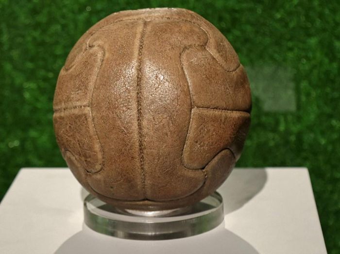Quả bóng gắn với trận chung kết World Cup đầu tiên năm 1930 là một trong những hiện vật quý giá nhất trong lịch sử giải đấu