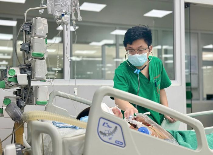Bệnh nhân nguy kịch vì bị viêm não Nhật Bản được điều trị tại Bệnh viện Bệnh Nhiệt đới Trung ương