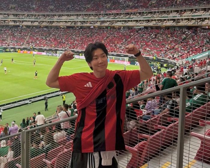 Seunghoon hòa nhịp cùng World Cup