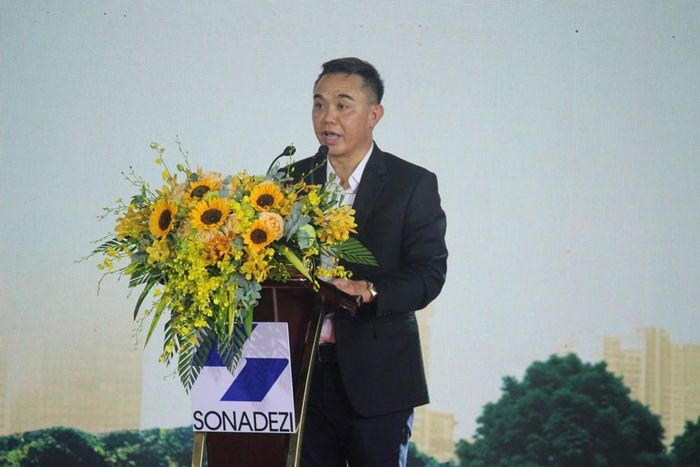 Ông Nguyễn Anh Tuấn, Phó Giám đốc Ban Quản lý Dự án đầu tư xây dựng TP. Đồng Nai, đại diện chủ đầu tư phát biểu cam kết tại buổi lễ