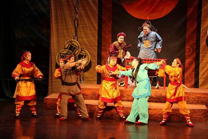 Không chỉ tái hiện cuộc đấu tranh chống oan khuất, "Hai mươi năm một vụ án" còn tôn vinh tình mẫu tử, lòng thủy chung và niềm tin vào lẽ phải qua ngôn ngữ nghệ thuật tuồng đặc sắc