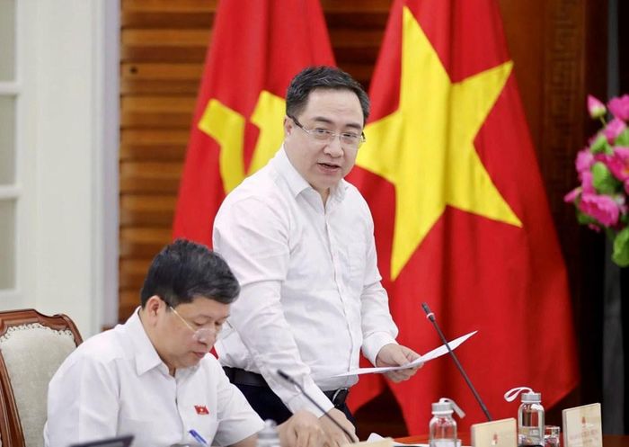 Tại buổi làm việc, Phó Chủ nhiệm Ủy ban Văn hóa và Xã hội của Quốc hội Đặng Xuân Phương trình bày báo cáo về một số vấn đề đặt ra trong quá trình triển khai thực hiện chính sách, pháp luật trong lĩnh vực văn hóa, thể thao và du lịch