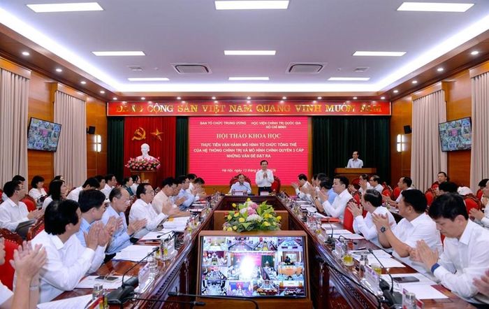 Hội thảo khẳng định, sau một năm vận hành, mô hình mới đã góp phần thúc đẩy quá trình sắp xếp tổ chức bộ máy theo hướng tinh gọn hơn, giảm tầng nấc trung gian, nâng cao tính chủ động của chính quyền địa phương